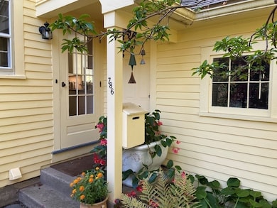 786 N Pleasant St, Amherst, MA 01002 - photo 2