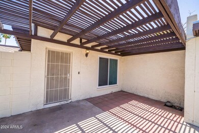 1725 Date 52 - 05Front Door
