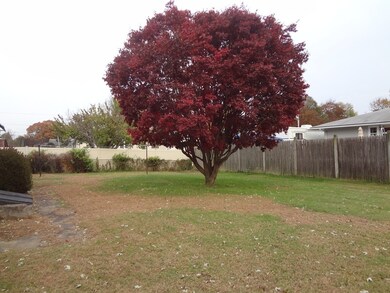 17 Pickering St, Chicopee, MA 01013 - photo 3