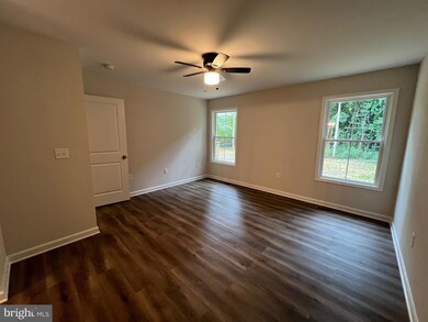 633 Shorewood Dr, Colonial Beach, VA 22443 - photo 4