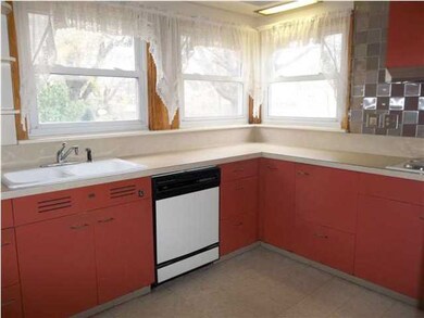 St. Charles kitchen w/ view of backyard