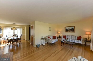 402 Orleans Cir SW, Vienna, VA 22180 - photo 3