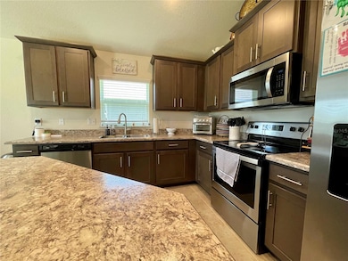 14526 Scottburgh Glen Dr, Wimauma, FL 33598 - photo 2