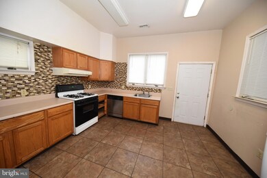 1717 W Oxford St, Philadelphia, PA 19121 - photo 7