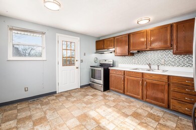 3733 Lynward Rd, Columbus, OH 43228 - photo 6