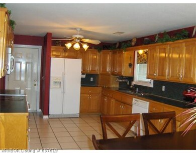 602 Suzanne St, Muldrow, OK 74948 - photo 3