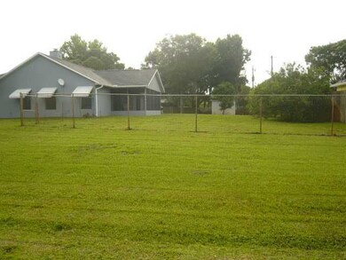 498 Lanfair Ave, Sebastian, FL 32958 - photo 2