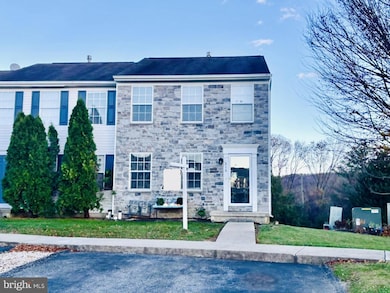 310 Charles Cir, York, PA 17406 - photo 2