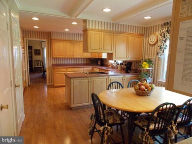 8020 Horseshoe Ln, Potomac, MD 20854 - photo 5