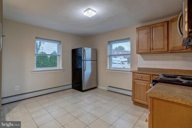 125 Broomall St unit B, Folsom, PA 19033 - photo 6