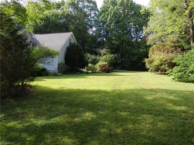 1522 Mcdaniel Dr, Asheboro, NC 27205 - photo 3