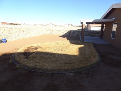 784 Desert Spring Dr, Horizon City, TX 79928 - photo 4