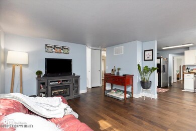 04-Living Room 20210623-DW-0182