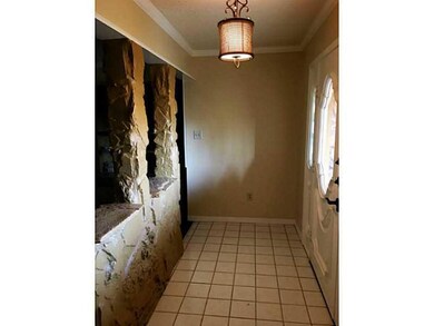 Entry/Foyer.