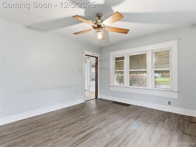 42 Pingree Ave, Pontiac, MI 48342 - photo 6