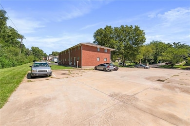 8420 Robinson St, Overland Park, KS 66212 - photo 5