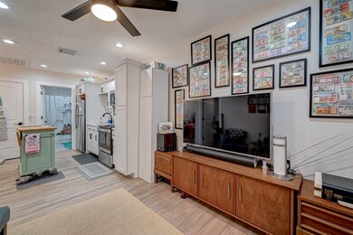 1008 Walton St unit A, Houston, TX 77009 - photo 6