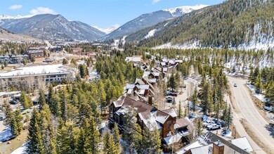 Birds eye view of property featuring a mountain vi