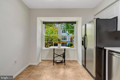 12205 Wye Oak Commons Cir, Burke, VA 22015 - photo 4