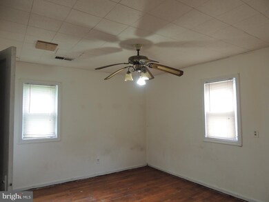 7721 Frederick Rd, Hyattsville, MD 20784 - photo 4