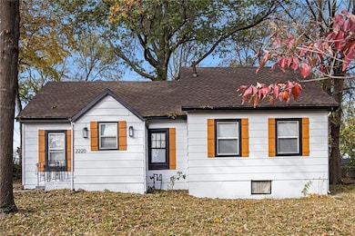 2220 S Cedar Ave, Independence, MO 64052 - photo 3