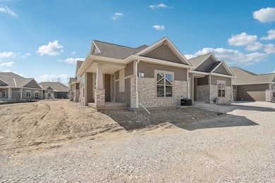 4-web-or-mls-N28W25273 Pkwy Rdg Cir B-09