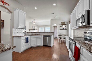 221 Angelina Ct, Azle, TX 76020 - photo 7