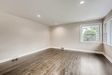 496 N Elm Ave, Elmhurst, IL 60126 - photo 4