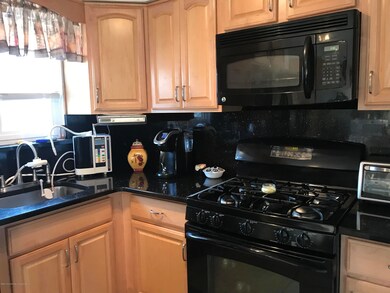 370 Dongan Hills kitchen close up
