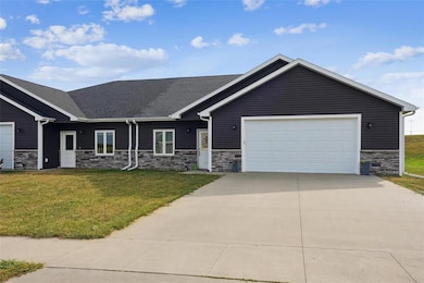 205 N 8th Ave, Sully, IA 50251 - photo 2