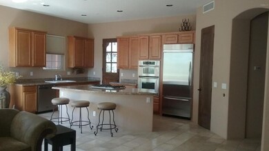 Gourmet Eat-in Kitchen