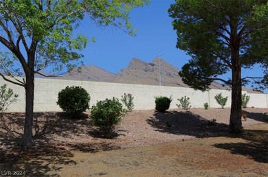 Townhome backs up to greenbelt area, with mountain