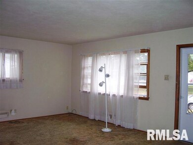 190 Welch Dr, Lincoln, IL 62656 - photo 4