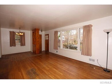 LARGE LIVING ROOM/DINING AREA WITH TRIPLE PICTURE 