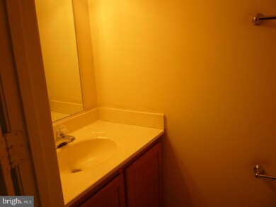 4132 Applegate Ct, Suitland, MD 20746 - photo 3