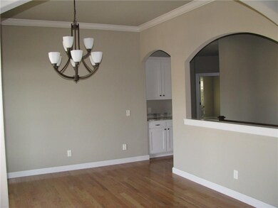 Large Formal Dining w/Arched Opening