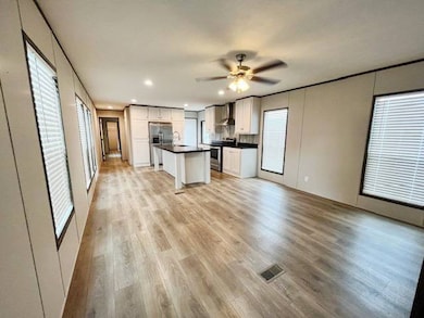 18733 Samuels Rd unit 185, Zachary, LA 70791 - photo 3