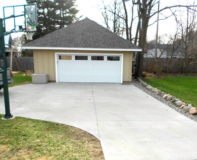 912 N Hudson St, Lowell, MI 49331 - photo 7