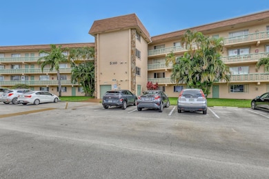 300 Village Green Cir S unit 1200, Palm Springs, FL 33461 - photo 4