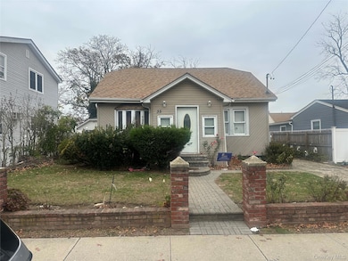 35 William St, Roosevelt, NY 11575 - photo 4