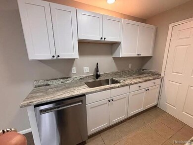 28177 Raleigh Crescent Dr unit 102, Chesterfield, MI 48051 - photo 5