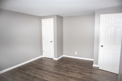 108 Del Rio Rd, Carpentersville, IL 60110 - photo 5