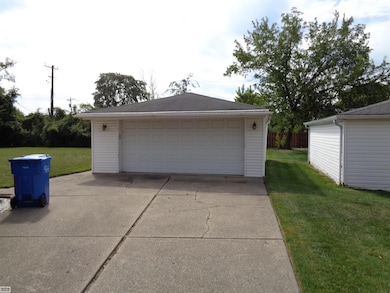 11582 Gerald Dr, Warren, MI 48093 - photo 2