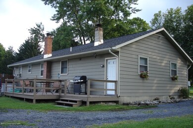850 Wallace St, Stroudsburg, PA 18360 - photo 2