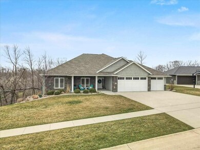 5619 River Pkwy NE, Cedar Rapids, IA 52411 - photo 2