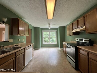 104 Coachman Ct, Jacksonville, NC 28546 - photo 5