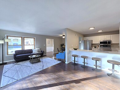 6512 S Parkedge Cir unit 118B, Franklin, WI 53132 - photo 2