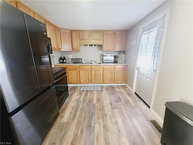 1490 Grant Ave, Coshocton, OH 43812 - photo 3