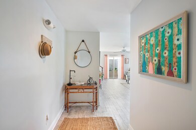 R26 Duval Square-24