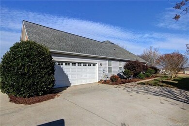 141 Fox Den Cir, Statesville, NC 28677 - photo 2